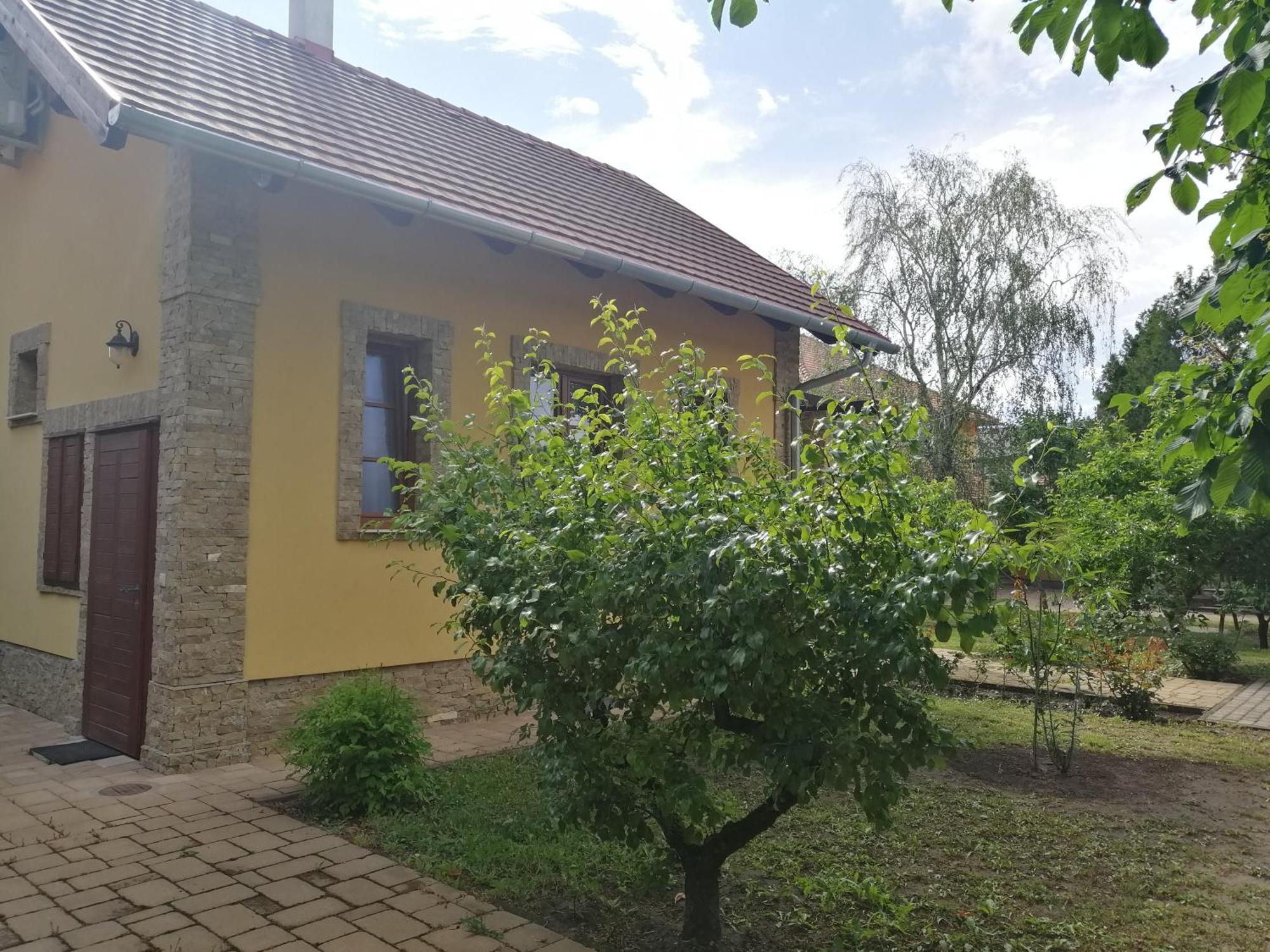 Duzzogo Vendeghaz Agard Villa Gárdony Exterior photo